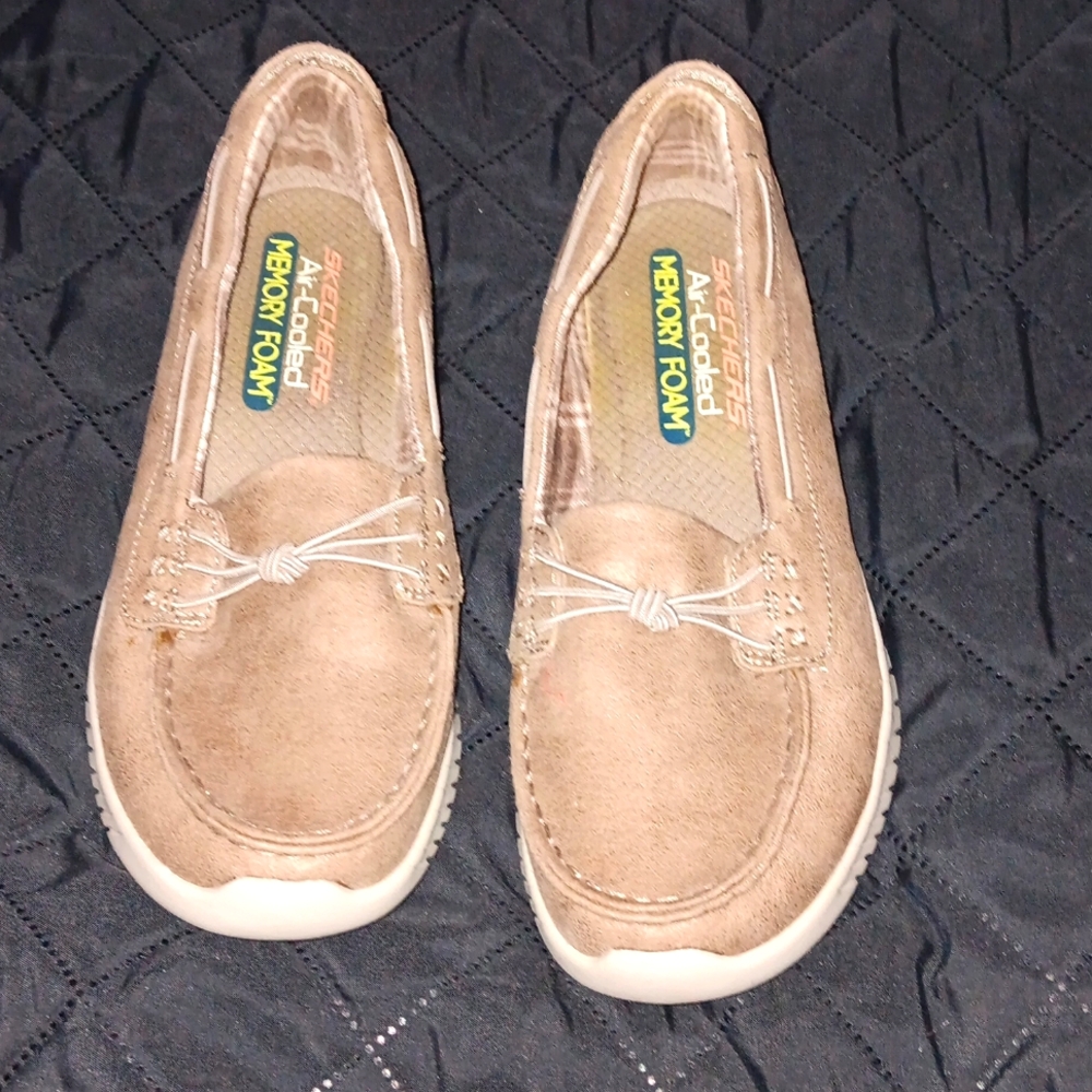 SKETCHERS  AIR COOLED MEMORY  FOAM  SHOE SIZE 6 PREOWNED